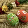 Išgaukime gražias kiaušinių spalvas namuose bei sode randamomis priemonėmis